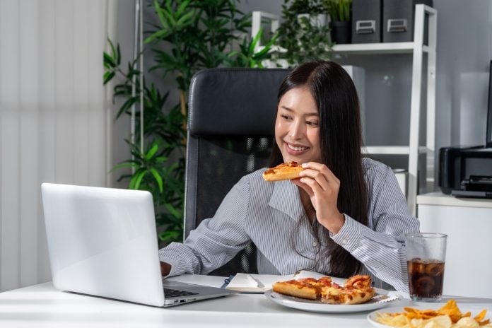 Η εκδοχή της «Pentagon Pizza Theory» στην εποχή της Τεχνητής Νοημοσύνης – Πώς η τεχνολογία αυξάνει τις ώρες εργασίας… και ανοίγει την όρεξη
