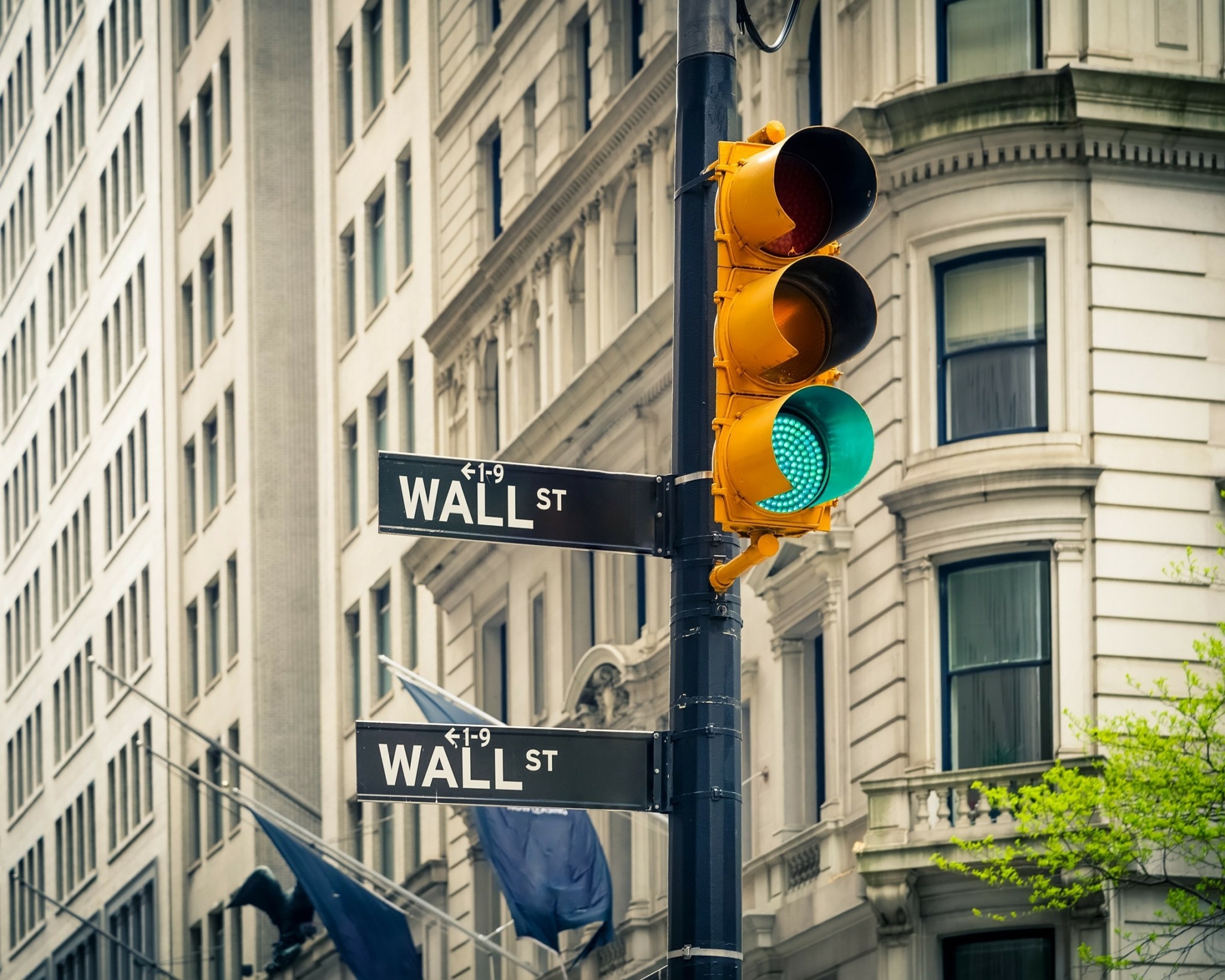 Νέα ρεκόρ στη Wall Street με την προσοχή σε Τραμπ-Σι, Fed και Big Tech (upd)