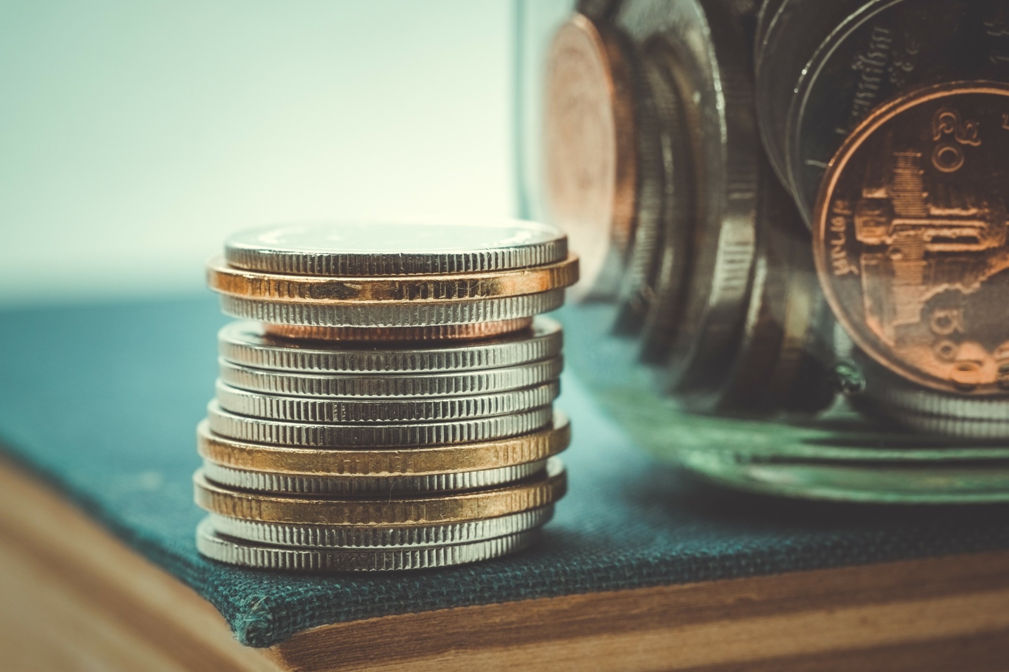 Πολύτιμα μέταλλα: Βουτιά σχεδόν 3% για χρυσό και 7% για ασήμι λόγω φόβων για υψηλότερα επιτόκια στις ΗΠΑ (γραφήματα)