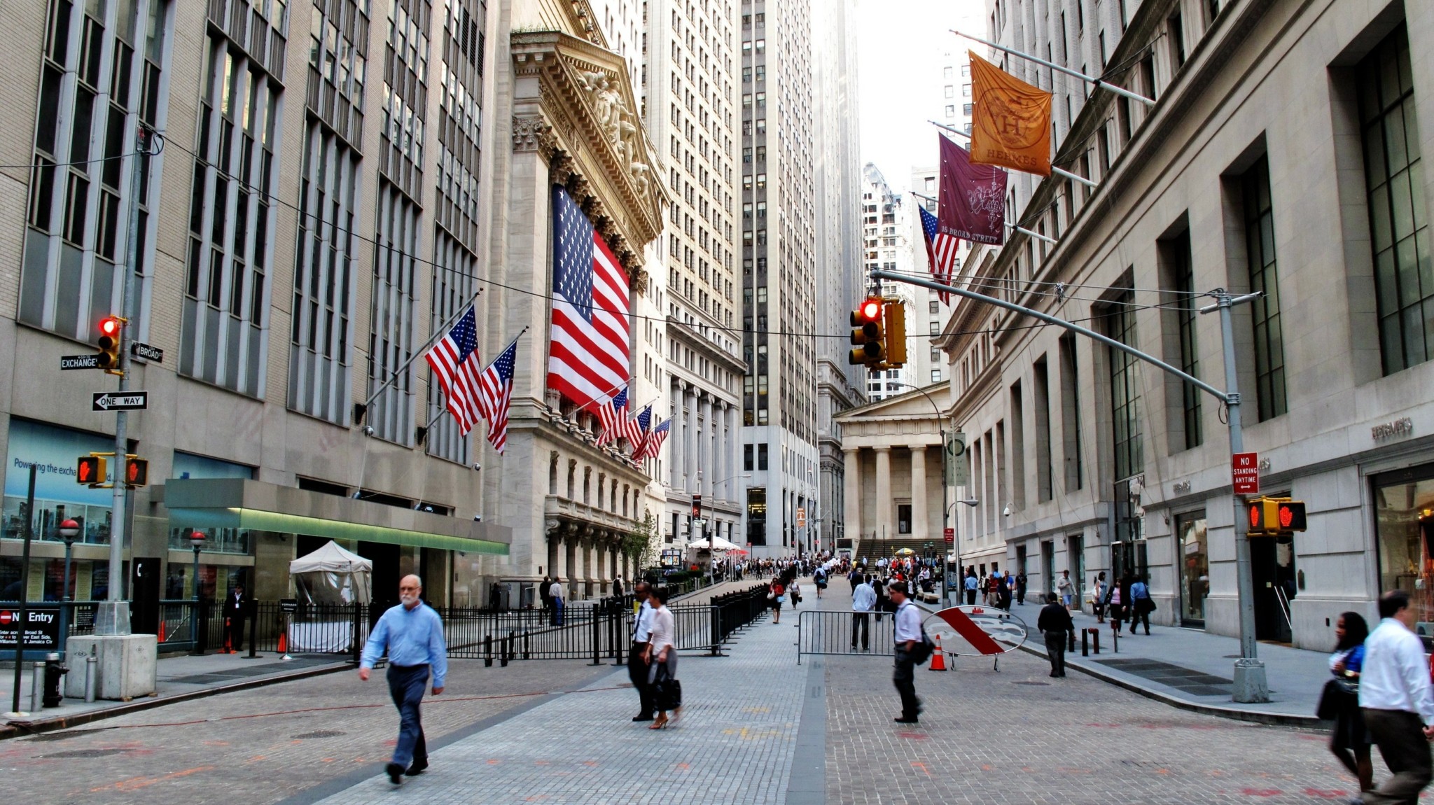 Τζιμ Κρέιμερ (CNBC): Η Wall Street είναι υπερβολικά προσηλωμένη στις τεχνολογικές και κερδοσκοπικές μετοχές
