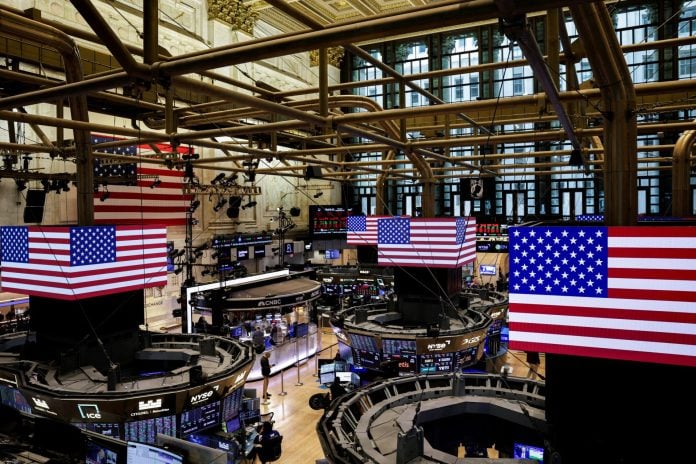 Wall Street: Άλμα 1,2% για τον Nasdaq χάρη στην Amazon