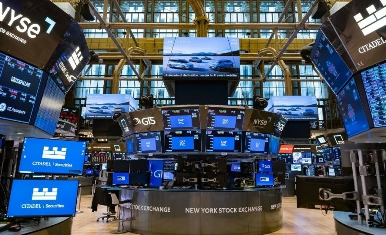 Wall Street: Σταθεροποίηση μετά τα στοιχεία για την απασχόληση, αλλά παραμένουν οι πιέσεις στις μετοχές τεχνολογίας
