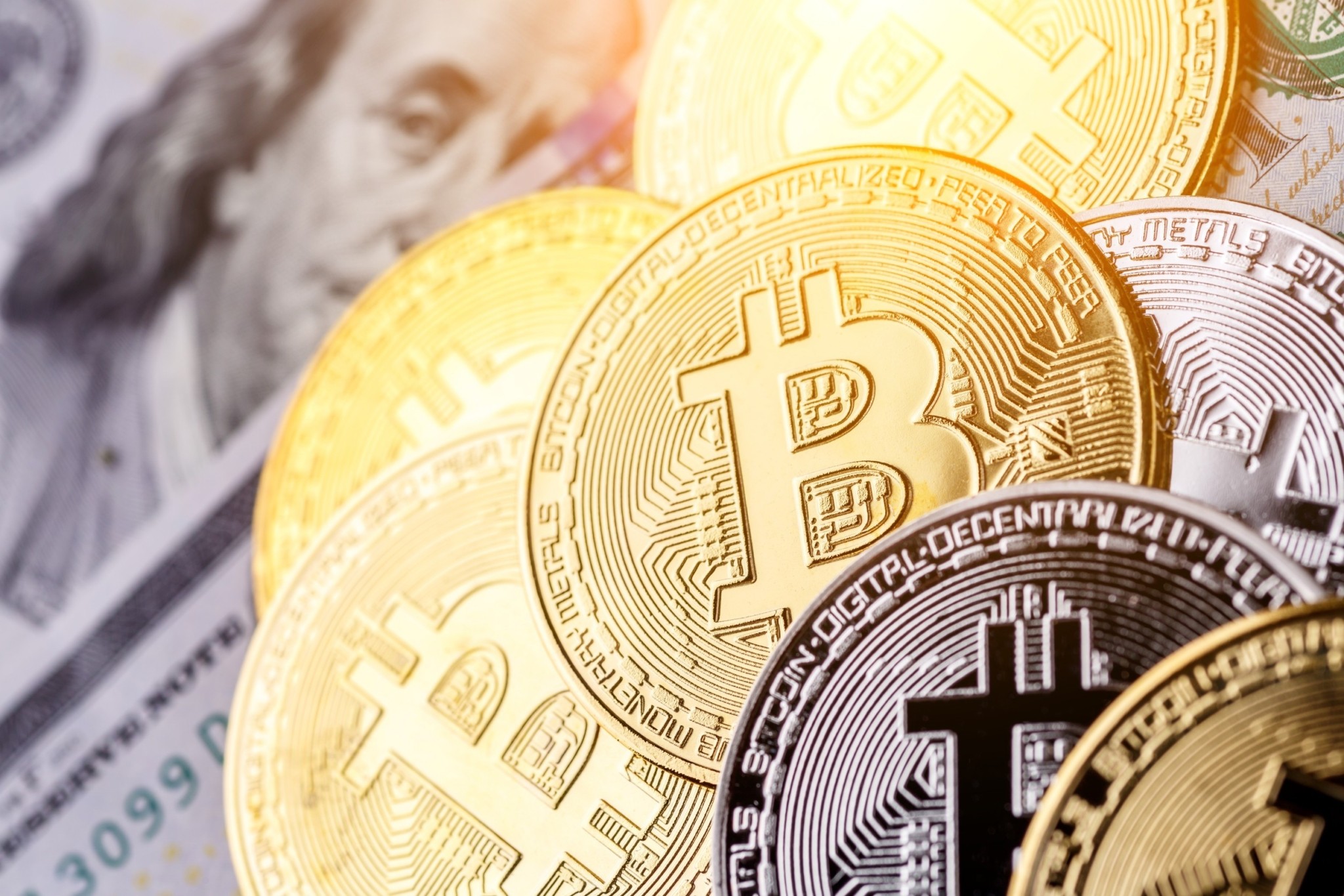 Bitcoin: Άνοδος μετά την εκεχειρία Τραμπ–Ιράν, στα 77.500 δολάρια