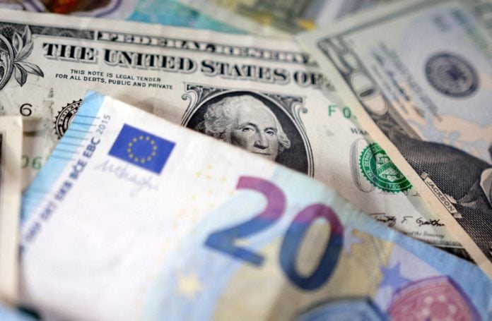 Υποχώρηση του δολαρίου μετά τις απειλές Τραμπ για επιβολή νέων δασμών λόγω Γροιλανδίας