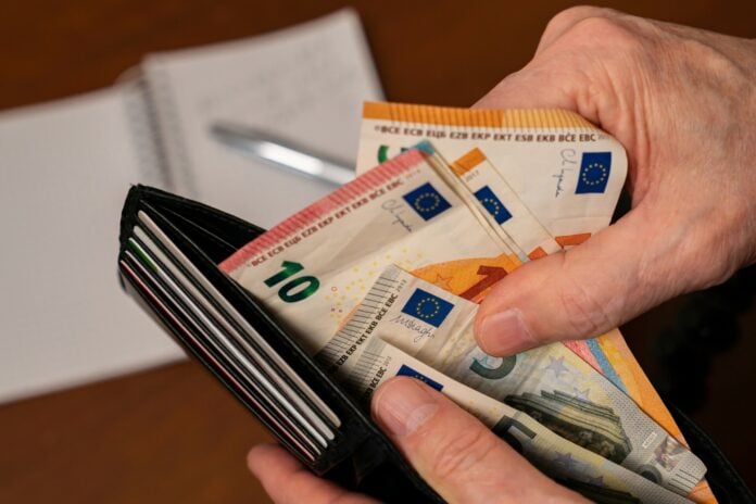 Αλλαγές στις φορολογικές κλίμακες: Εβδομάδα πληρωμών στον ιδιωτικό τομέα – Τι αυξήσεις θα δουν οι εργαζόμενοι (παραδείγματα)