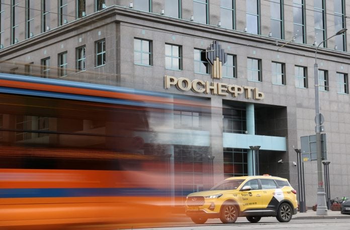 Bloomberg: Οι ΗΠΑ εξετάζουν νέες κυρώσεις κατά της Ρωσίας αν δεν συμφωνήσει στο ειρηνευτικό σχέδιο