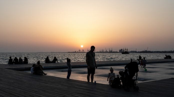«Δημογραφική κατάρρευση»: Η Ελλάδα γερνά και κινδυνεύει να χάσει 1,7 εκατ. κατοίκους έως το 2060