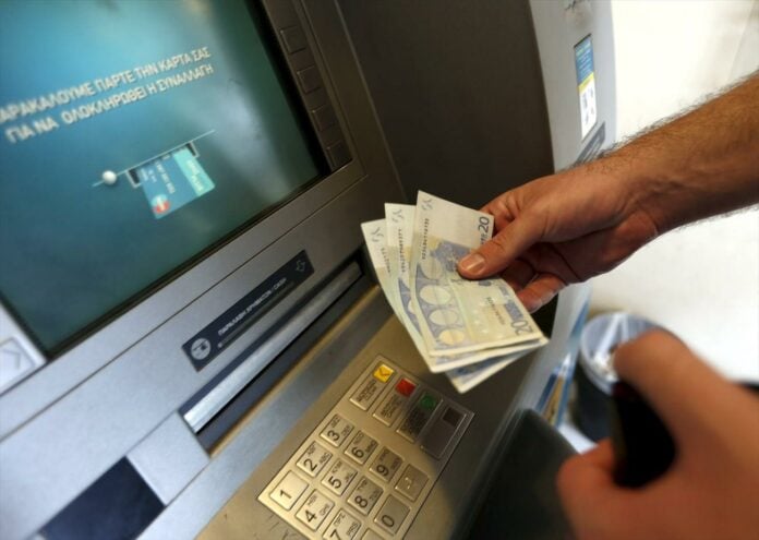 Δώρο Χριστουγέννων: Πότε πληρώνεται – Τι μπορούν να κάνουν οι εργαζόμενοι εάν δεν καταβληθεί εγκαίρως