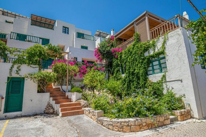Εξοχική κατοικία: Σε ποια ακίνητα «γυρνούν την πλάτη» οι ξένοι αγοραστές – Πού στρέφουν το ενδιαφέρον