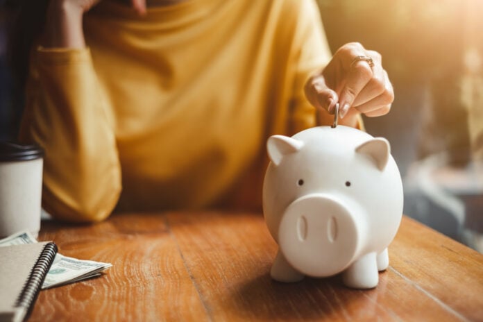 Ελληνικά νοικοκυριά: Αυξημένα 8,1% τα εισοδήματα αλλά αρνητική η αποταμίευση