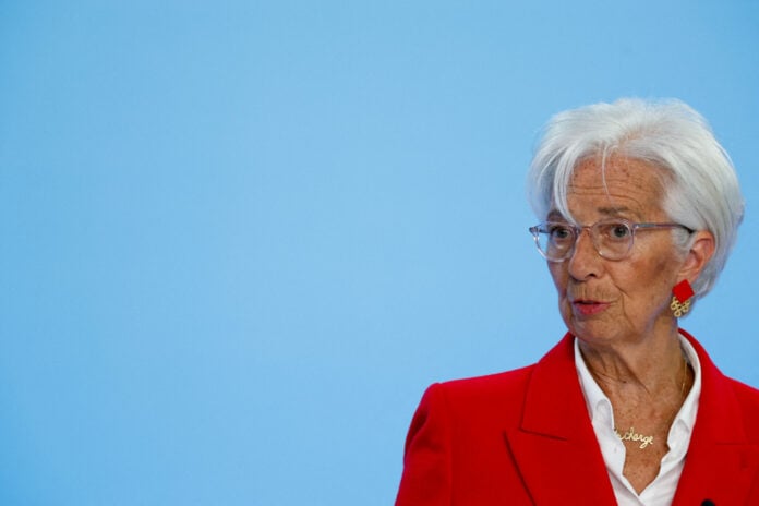 FT: Η Λαγκάρντ λαμβάνει 140.000 ευρώ ετησίως από την BIS παρά το «μπλόκο» σε τρίτες αμοιβές για τους υπαλλήλους της ΕΚΤ