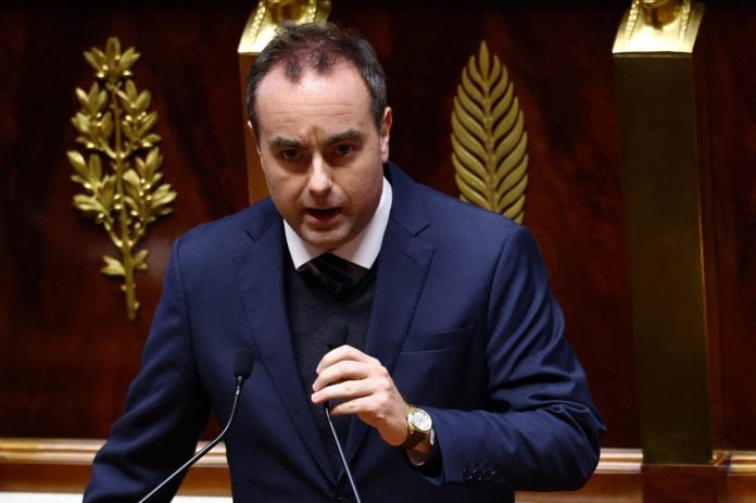 Γαλλία: Ο Λεκορνί προσέφυγε στο άρθρο 49.3 του Συντάγματος για να περάσει τον προϋπολογισμό