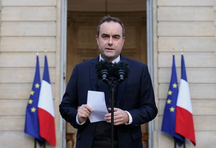 Γαλλία: Ο πρωθυπουργός Λεκορνί σπεύδει να περάσει έκτακτο νόμο για τον προϋπολογισμό για να αποφύγει το shutdown