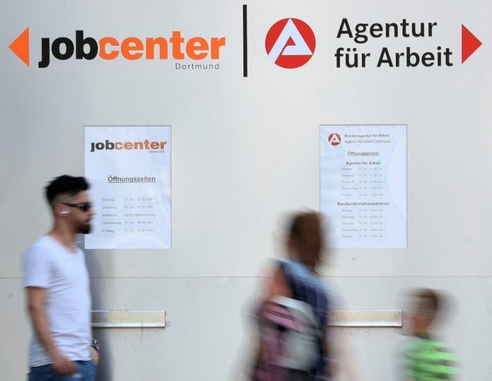 Γερμανία: Πάνω από 3 εκατ. οι άνεργοι – Δεν δείχνει σημάδια ανάκαμψης η αγορά εργασίας