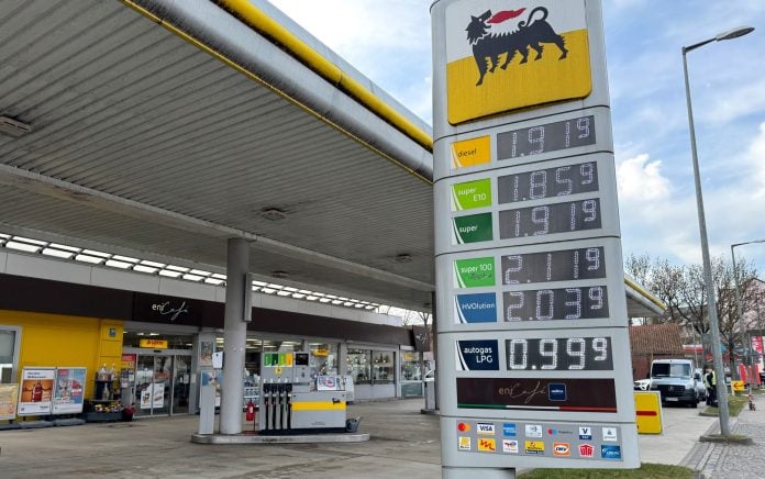 Γερμανία: Τιμή βενζίνης «2,50 ευρώ/λίτρο ή και παραπάνω» προβλέπουν οι πρατηριούχοι