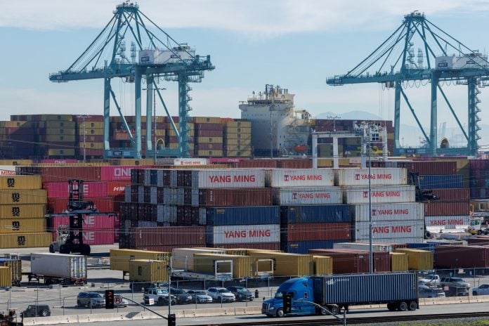 Η Βρετανία αναμένει συνέχιση των ευνοϊκών εμπορικών σχέσεων με τις ΗΠΑ μετά την απόφαση του Ανώτατου Δικαστηρίου για τους δασμούς