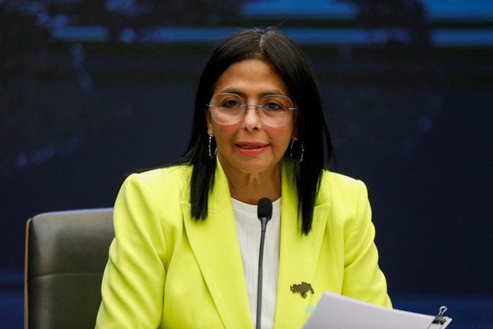 Η Ισπανία καλεί την ΕΕ να άρει τις κυρώσεις σε βάρος της μεταβατικής προέδρου της Βενεζουέλας