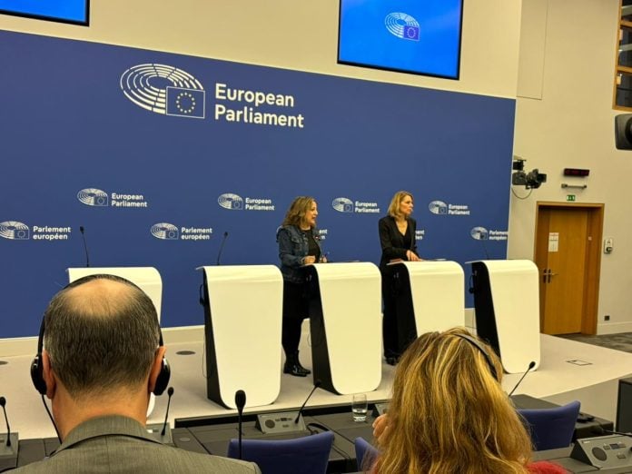 Ιράτσε Γκαρθία – Πέρεθ στη «Ν»: Αδύνατον να εφαρμοστεί η εμπορική συμφωνία ΕΕ – ΗΠΑ με τους δασμούς Τραμπ