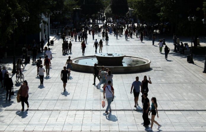 Μισθοί: Πού βρίσκεται η Ελλάδα σε σχέση με την Ευρώπη – Πόσο «τρώει» από το εισόδημα η ακριβή στέγη