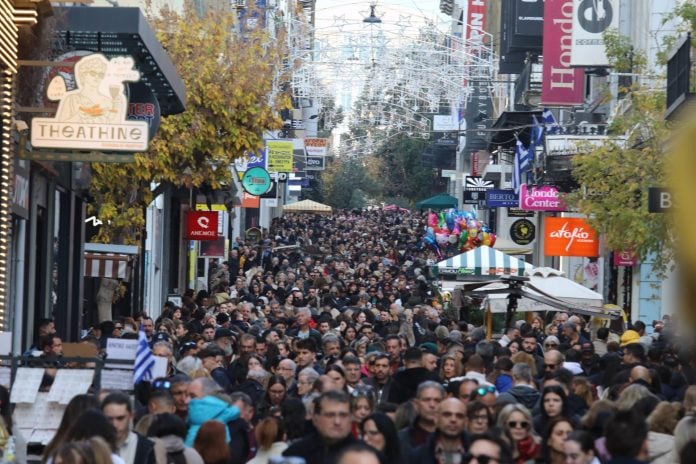 Oι 5 «κρυφές» πληγές που άφησε ο πληθωρισμός τoυ 2025 στα νοικοκυριά