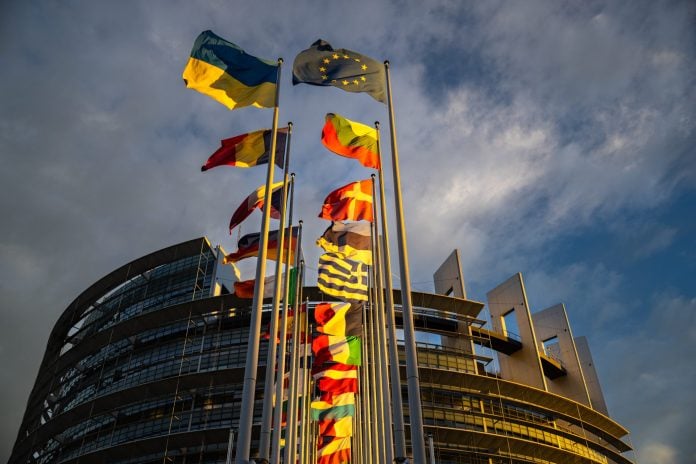«Πράσινο φως» και από το Ευρωκοινοβούλιο για την κατάργηση εισαγωγών ρωσικού φυσικού αερίου