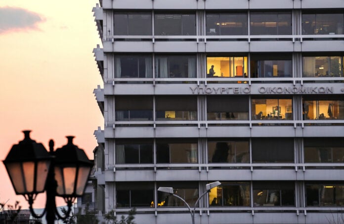 Σε διαβούλευση πολυνομοσχέδιο του υπ. Εθνικής Οικονομίας: Αλλαγές σε πρόστιμα και φορολογικούς ελέγχους