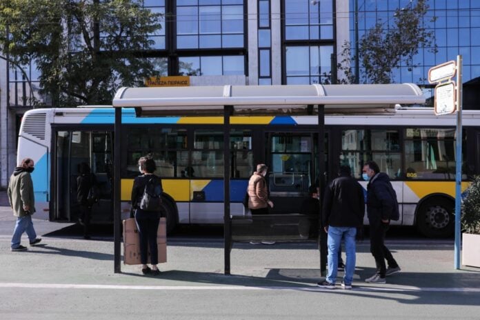 Σε δημόσια διαβούλευση το νομοσχέδιο για τον εκσυγχρονισμό και την αναβάθμιση των μεταφορών – Τι προβλέπεται για εισιτηριοδιαφυγή και επιθέσεις σε ελεγκτές