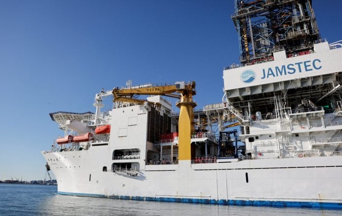 Σηκώνει κεφάλι η Ιαπωνία – Εντοπίστηκαν σπάνιες γαίες σε ιζήματα που συλλέχτηκαν κατά τη διάρκεια θαλάσσιας αποστολής σε βάθος 6.000 μέτρων