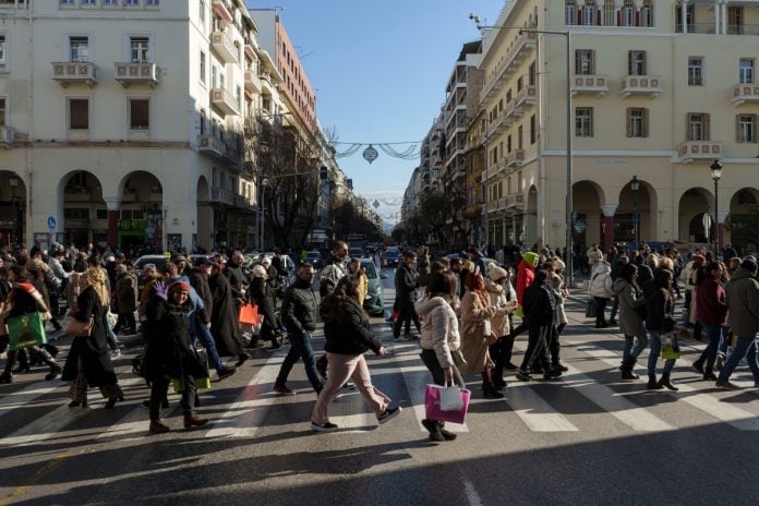 Υπ. Εργασίας: 563.000 νέες θέσεις από το 2019 – Περισσότεροι εργαζόμενοι με πλήρη απασχόληση και μέσο μισθό πάνω από 1.000 ευρώ