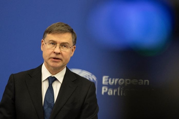 Βάλντις Ντομπρόβσκις στη «Ν» για τους δασμούς: Η αμερικανική πλευρά να τηρήσει τα συμφωνηθέντα