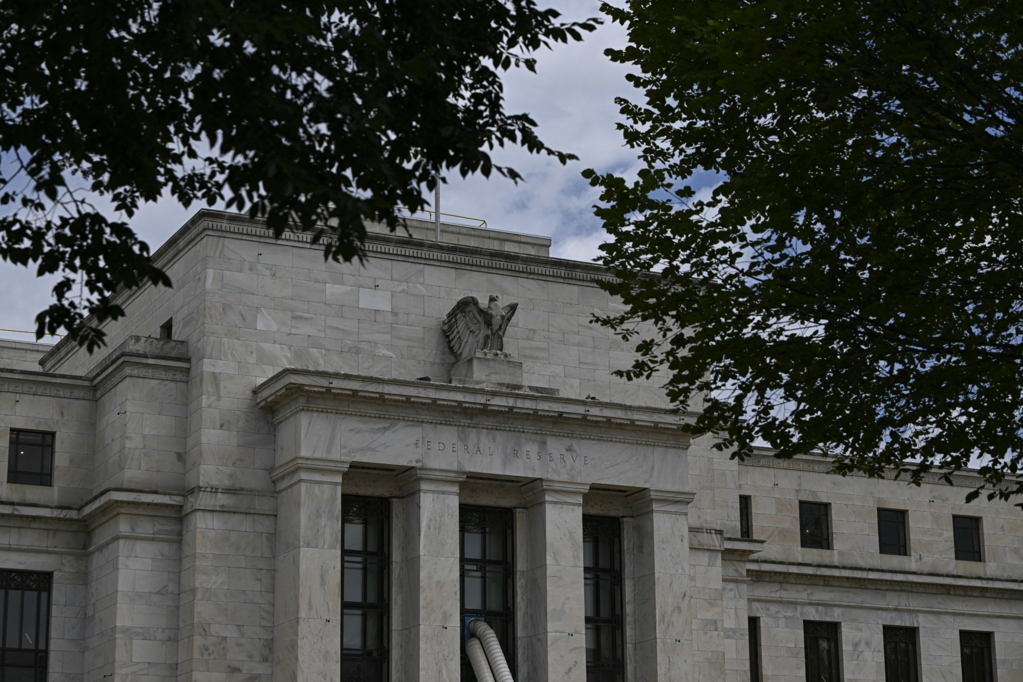 Deutsche Bank: Αυξάνεται ο κίνδυνος απώλειας ανεξαρτησίας της Fed υπό τις πιέσεις του Τραμπ