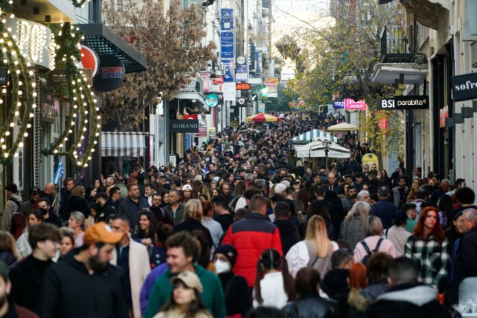 Η οικονομία τρέχει, τα νοικοκυριά αγκομαχούν