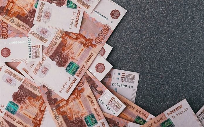 Σε δίλημμα η Κεντρική Τράπεζα της Ρωσίας εν μέσω κυρώσεων και πληθωρισμού