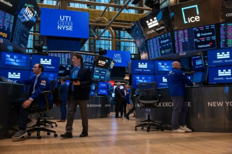 Wall Street: Ξανά πάνω από τις 50.000 μονάδες ο Dow Jones – Aνοδος για Cisco και Boeing (upd)