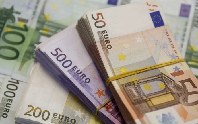 Ελληνικά νοικοκυριά: Μακρύς ο δρόμος για την αποπληρωμή χρεών στις τράπεζες