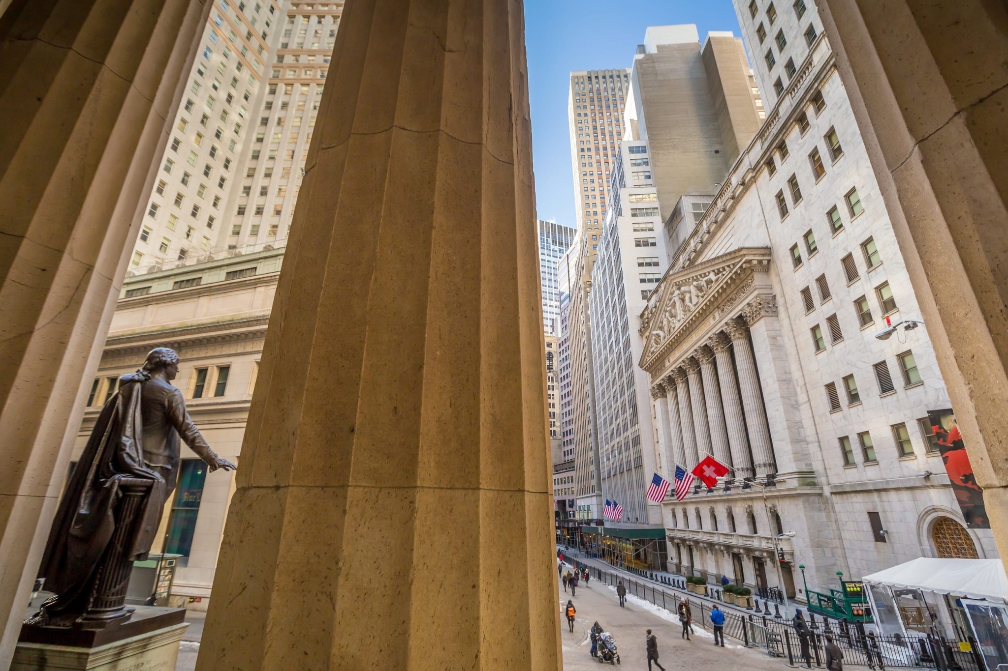 Γιατί η Wall Street καταγράφει άνοδο παρά την κρίση στη Μέση Ανατολή