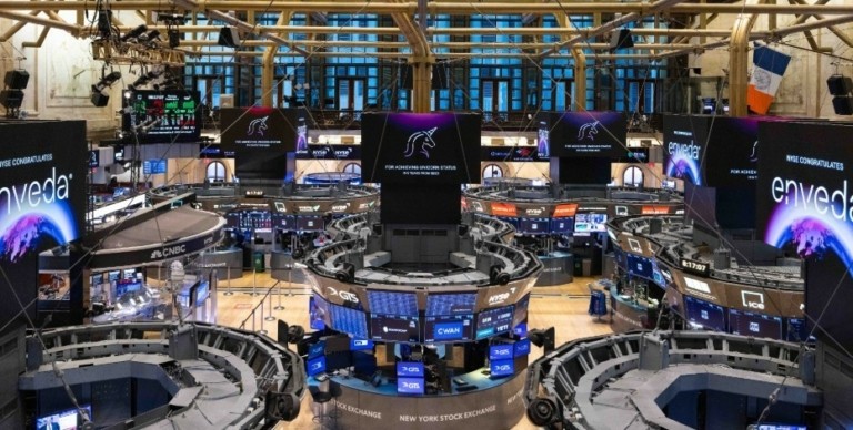 Wall Street: Ισχυρές πιέσεις στους δείκτες από τα αδύναμα στοιχεία για την εργασία