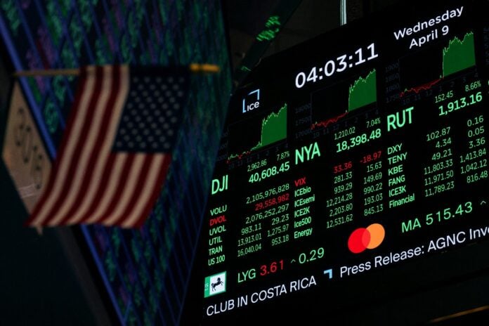 Wall Street: Τα ισχυρά αποτελέσματα των τραπεζών επισκιάζουν τις εμπορικές εντάσεις ΗΠΑ-Κίνας